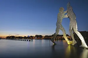 Berlin Cityscape Drucke: The sculpture