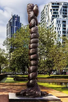Drucke von Skulptur The Plait, The Braid, von der Künstlerin Kalliopi Lemos, Skulpturen-Terrasse am Westersingel, Rotterdam, Niederlande Rotterdam Drucke: Skulptur Die Zopf, Das Bändchen