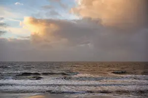 Cloudy Sky Landscape Drucke: Sea and clouds in the evening light