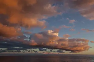 Portugal Evening Sky Drucke: Sea and dramatic cloud atmosphere