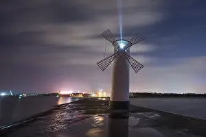 Leuchttürme Drucke: Meeresfeuerschiff sieht aus wie Windmühle in der Nacht.