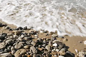 No People Waterfront Scene Drucke: Seashore on the pebble beach