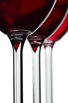 Wine Glass Close Up Drucke: Section of thre wineglass