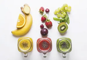 Fresh Fruit And Vegetable Selection Drucke: Selection of multicolored smoothies and ingredients