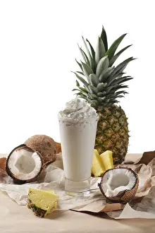 Coconut Cocktail Drucke: Selective focus composition with coconut cocktail served with pineapple