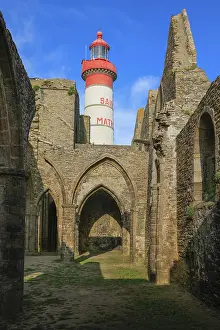 Bilder Datiert 16. August 2024: Sichtzeichen, Ruinen der Abtei Saint-Mathieu und Leuchtturm auf der Pointe Saint-Mathieu.