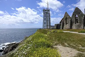 Finistere Department Brittany Drucke: Semaphore, ruins of Saint-Mathieu Abbey on the Pointe Saint-Mathieu