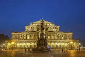 Unesco Heritage Site Germany Drucke: Semperoper opera house at night