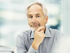 Pensive Portrait Photo Drucke: Senior, friendly, concentrating expression