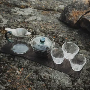 Bilder Datiert 10. Juli 2024: Rocky tea setup print