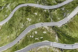 Switzerland Mountain Landscape Drucke: Serpentines of a mountain pass