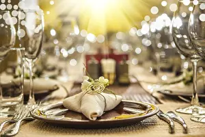 Elegant Table Setting Drucke: Serving of restaurant table close up