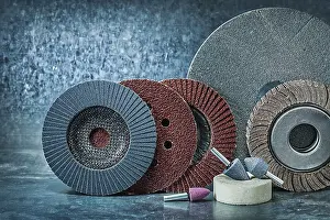 Close Up Detail Drucke: Set of abrasive tools on metalic background