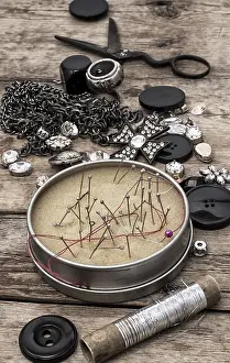 Sewing Accessories Drucke: Set of accessories for sewing threads and buttons
