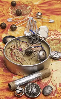 Embroidery Supplies Drucke: Set of accessories for sewing threads and buttons