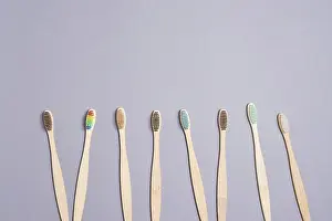 Bamboo Toothbrushes Drucke: Set of bamboo toothbrushes. Copyspace