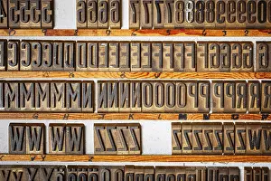 Lead Typesetting Drucke: Set box with types, letters for embossing
