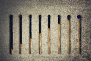 Leadership Concept Image Drucke: Set of burnt match at different stages