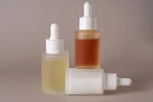 Laboratory Equipment Drucke: A set of three dropper bottles