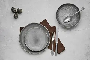Sterling Silver Cutlery Set Drucke: Set of grey ceramic plates and tableware