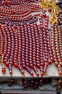 Colorful Prayer Beads Drucke: Set of praying beads of various colors