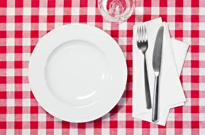 Tableware Arrangement Drucke: Set table with a plate, a glass