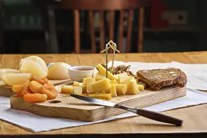 Dried Apricots Drucke: Set of various appetizers for wine