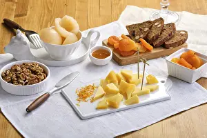 Cheese Platter Drucke: Set of various appetizers for wine