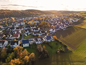 Rolling Hills Photography Drucke: Settlement and fields in evening light