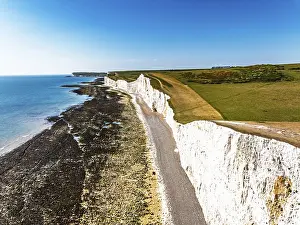 English Channel Coastline Drucke: Seven Sisters Cliffs from a drone