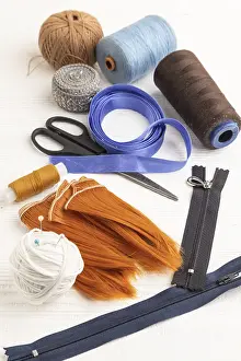 Handicraft Industry Equipment Drucke: Sewing accessories: scissors, thread