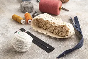 Embroidery Supplies Drucke: Sewing accessories: scissors, thread