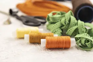 Handicraft Equipment Drucke: Sewing accessories: scissors, thread