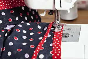 Close Up Sewing Machine Drucke: Sewing clothes on sewing machine close up