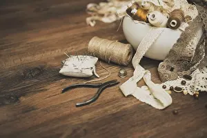 Handicraft Worker Drucke: Sewing concept. Thread spools, buttons and sewing needles