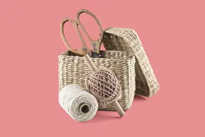 Handicraft Supplies Drucke: Sewing kit essentials including scissors