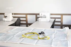 Sewing Workshop Drucke: A sewing workshop featuring essential tools including scissors