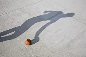 Leisure Sport Drucke: Shadow playing basketball