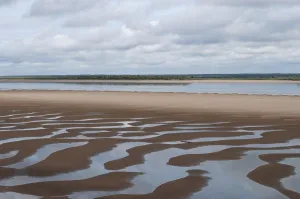 River Course Photography Drucke: Shallow riverbed with large sandy beach