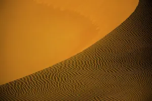 Barren Desert Scenes Drucke: Shapes, structures and patterns