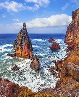 Red Rock Coastline Drucke: The sharp red rocks, boiling turquoise surf