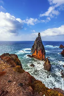 Madeira Island Drucke: The sharp red rocks, boiling turquoise surf