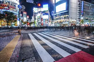 Shibuya Scramble Intersection Drucke: Shibuya scramble intersection of night view