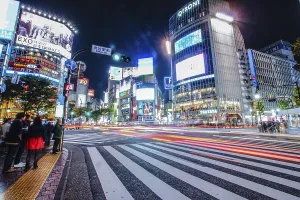 Shibuya Scramble Intersection Drucke: Shibuya scramble intersection of night view