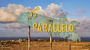 Southern Italy Photography Drucke: Shield, close, 35° parallelo