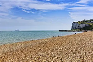 British Coastal Landscape Drucke: Shingle beach with chalk cliffs
