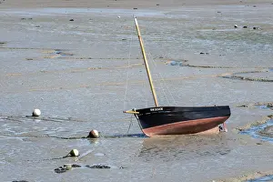 Low Tide Coastal Area Drucke: Ship lying in the mud at low tide