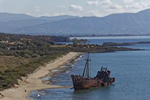 Deserted Greek Beaches Drucke: Shipwreck, beached coaster Dimitrios