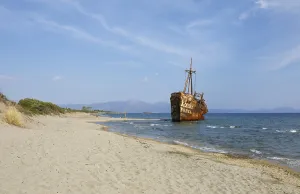 Shipwreck Greece Drucke: Shipwreck, stranded coaster Dimitrios