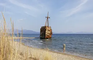 Peloponnese Coastline Drucke: Shipwreck, stranded coaster Dimitrios